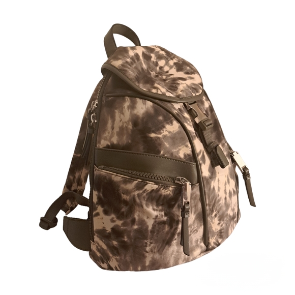 Calvin Klein Shay Backpack - Picture 4 of 6